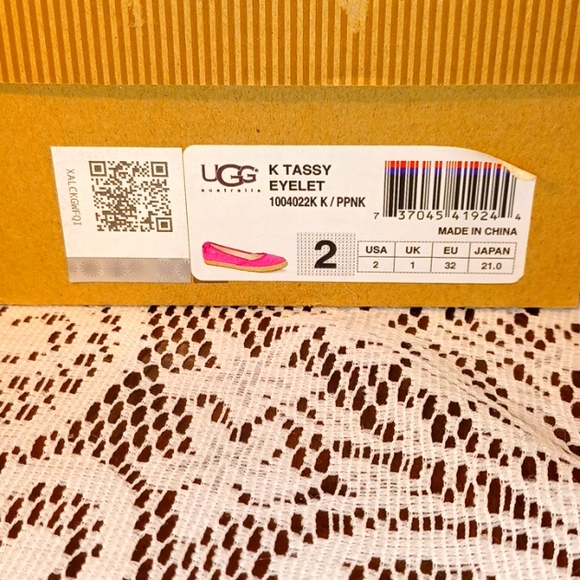 NEW! Ugg sz 2 Pink K Tassy Eyelet Shoes - Picture 2 of 10